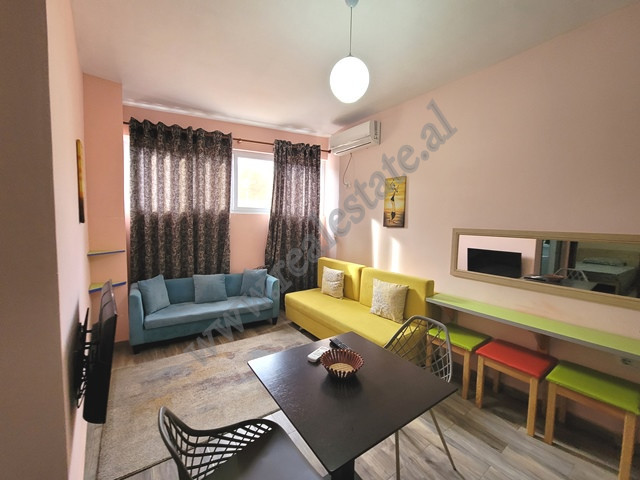 3 apartamente 1+1 per qira ne rrugen Pandeli Vangjeli ne Tirane.
Apartamentet pozicionohen ne katin